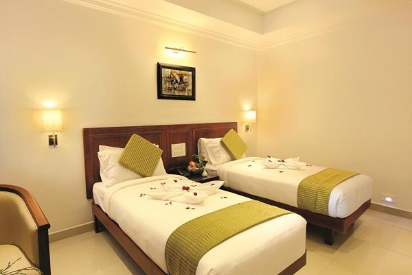 Hotel Raj Regency Nilamel Экстерьер фото